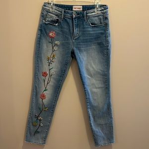Driftwood embroidered flower jeans in the Jackie style size W28 L27